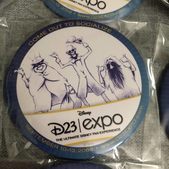 Set Of 7 Disney D23 Expo 2009 Button Pin Badge UNOPENED Complete New Sealed - Picture 6 of 9